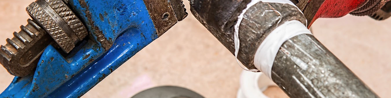 Plumbers assemble, repair and maintain cold and hot water pipes, drainage networks (rain and sewage water) and fit sanitary appliances.